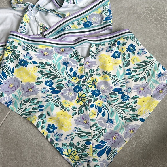 3X top and 2X bottom high waist cut out floral/stripe detail bikini - Picture 5 of 7